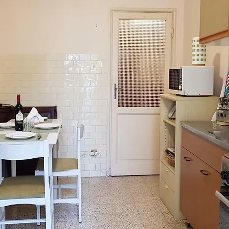 Leopoldo Apartment